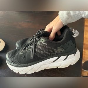 Black Hoka One One Clifton 6. Women’s size 8